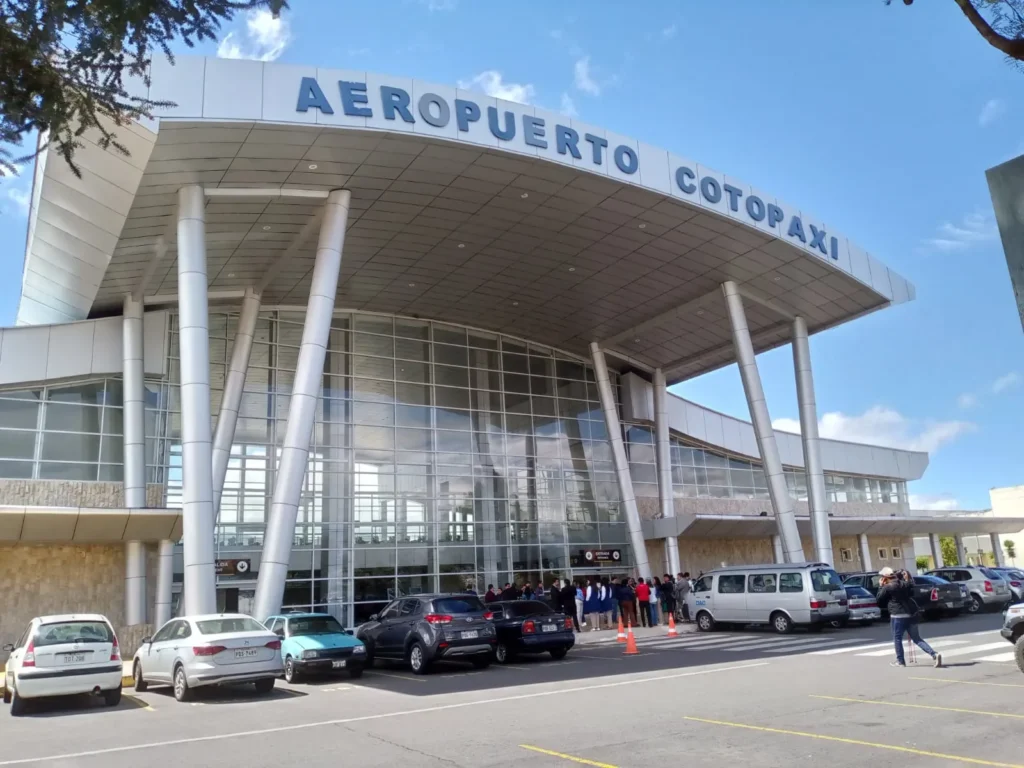 Aeropuerto Cotopaxi totalmente operativo, pero sin aerolíneas.