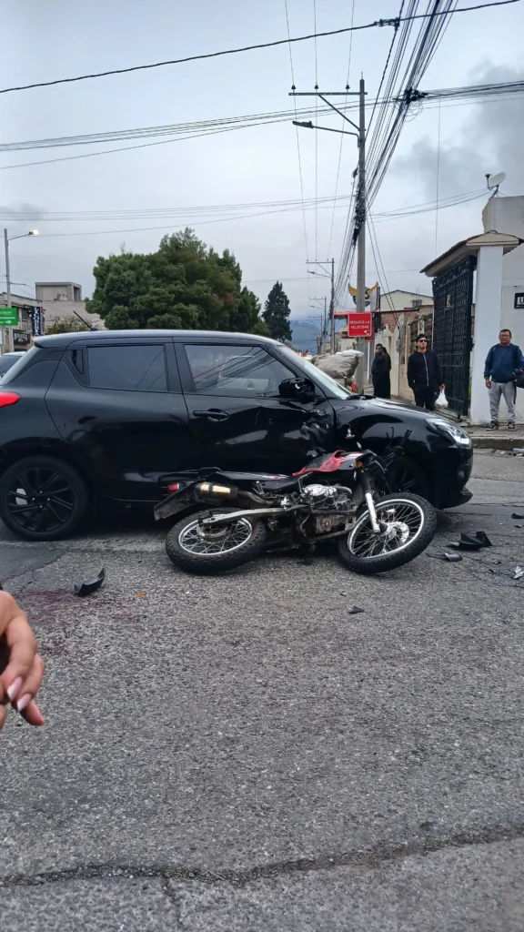 Choque deja un herido al norte de Riobamba