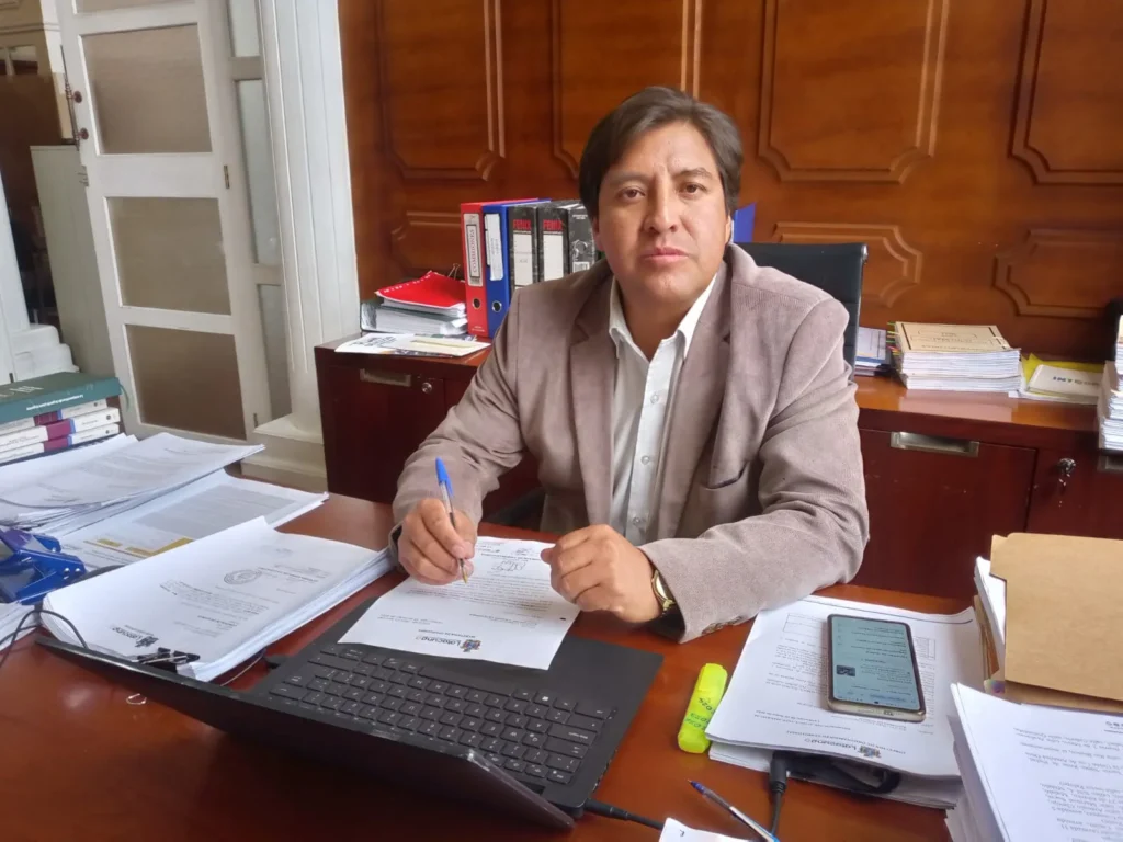 Marco Pila asumió la presidencia de la comisión de Seguridad Ciudadana y Gestión de Riesgos de Latacunga.