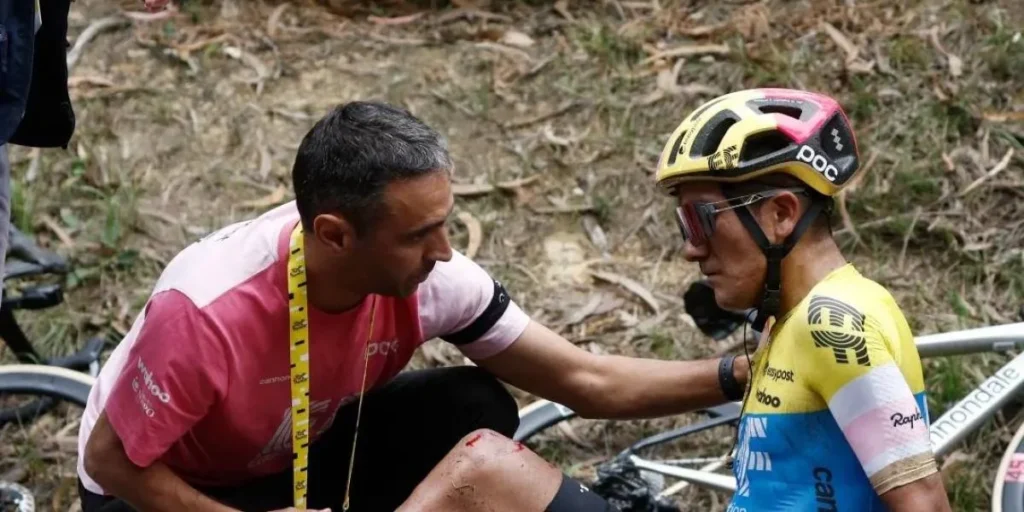 Giro de Italia 2025: masiva caída Carapaz entre los afectados