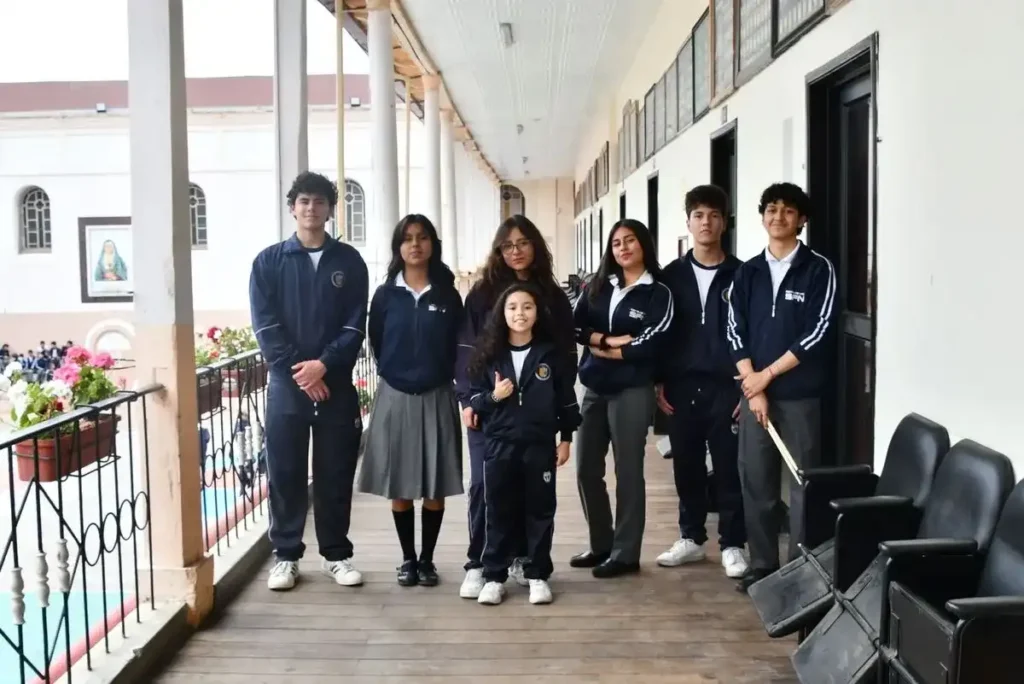 San Felipe Neri en la final concurso Estudiantinas 2025