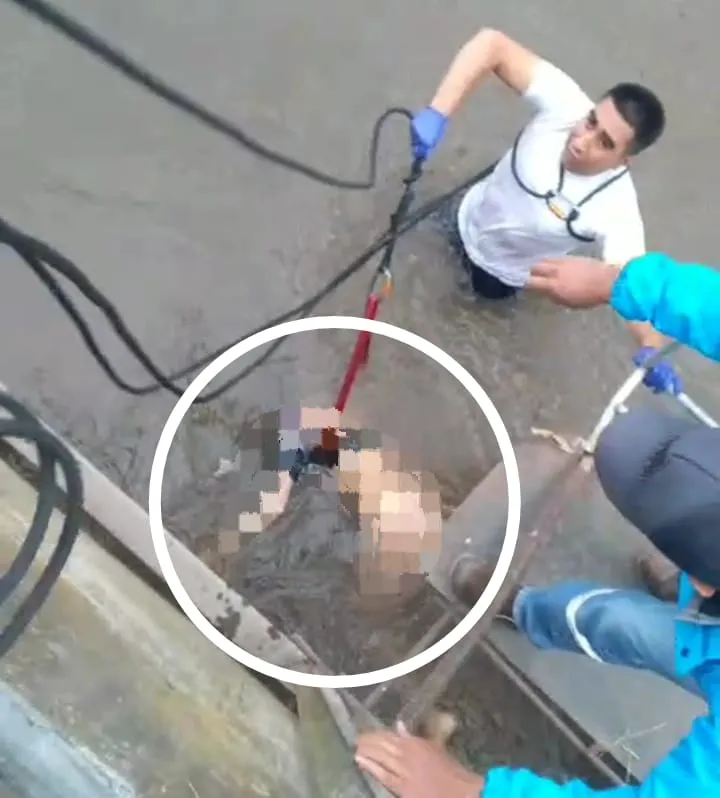 El cuerpo estuvo atascado en las rejillas de la represa del río Cutuchi.