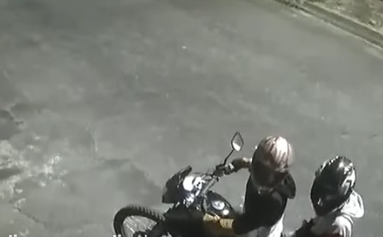 Roban a mano armada en las calles Boyacá entre Bolivia y Uruguay