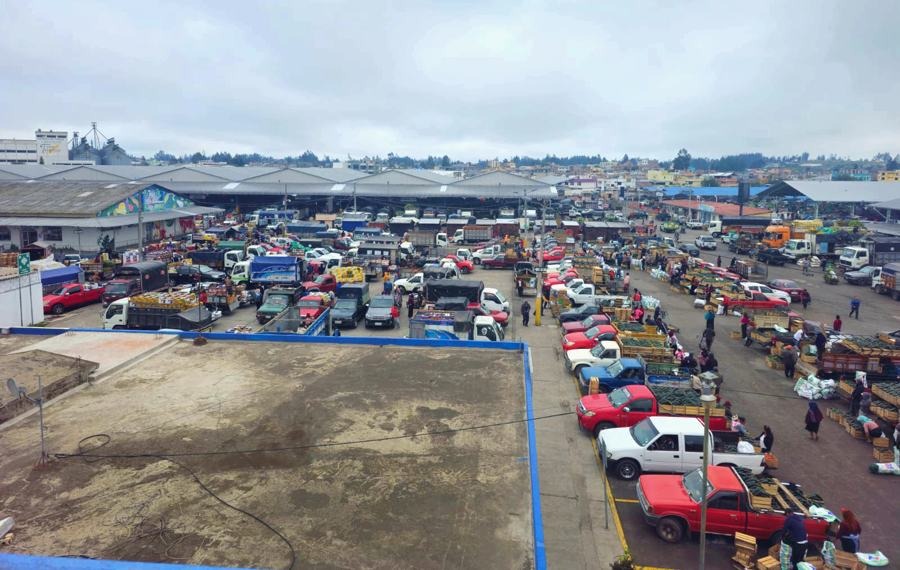 Usuarios del Mercado Mayorista denuncian congestión en la entrada