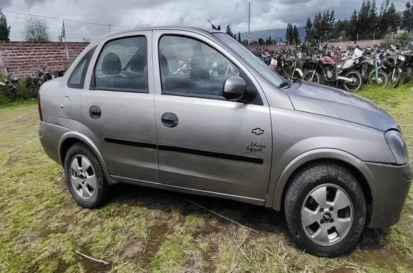 Policía recupera una serie de carros reportados como robados