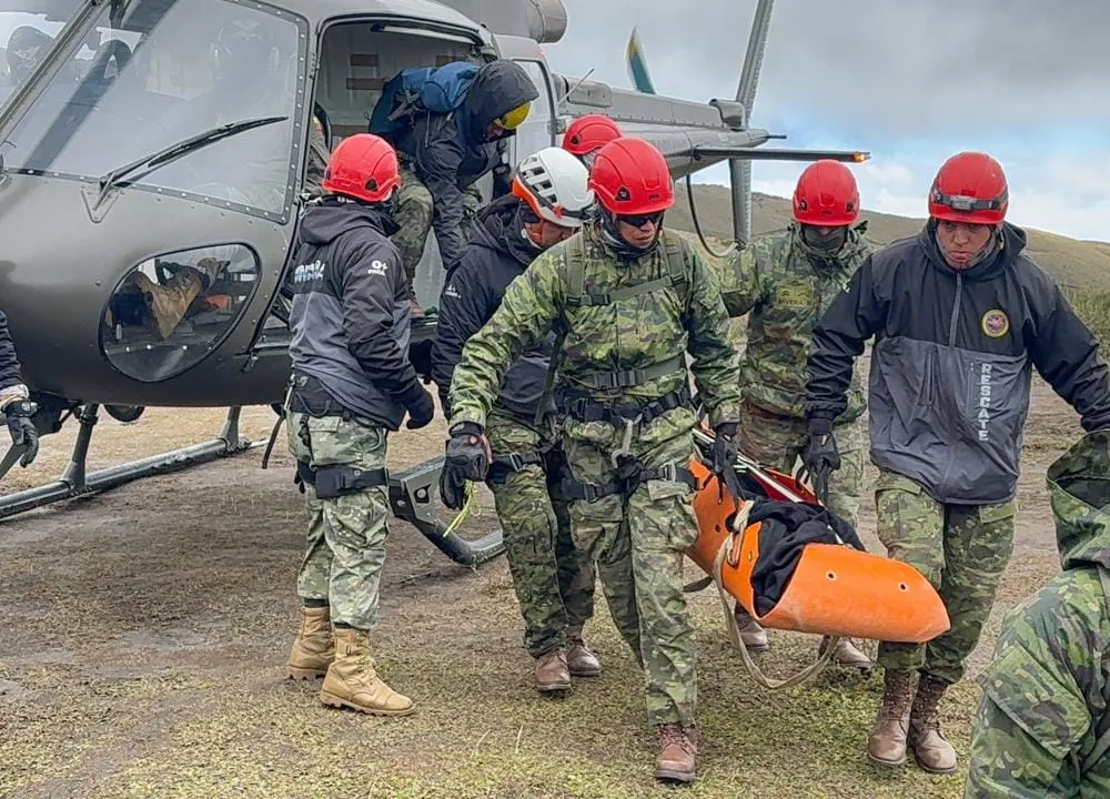 El traslado contó con el apoyo de un helicóptero FENNEC de la Aviación del Ejército.
