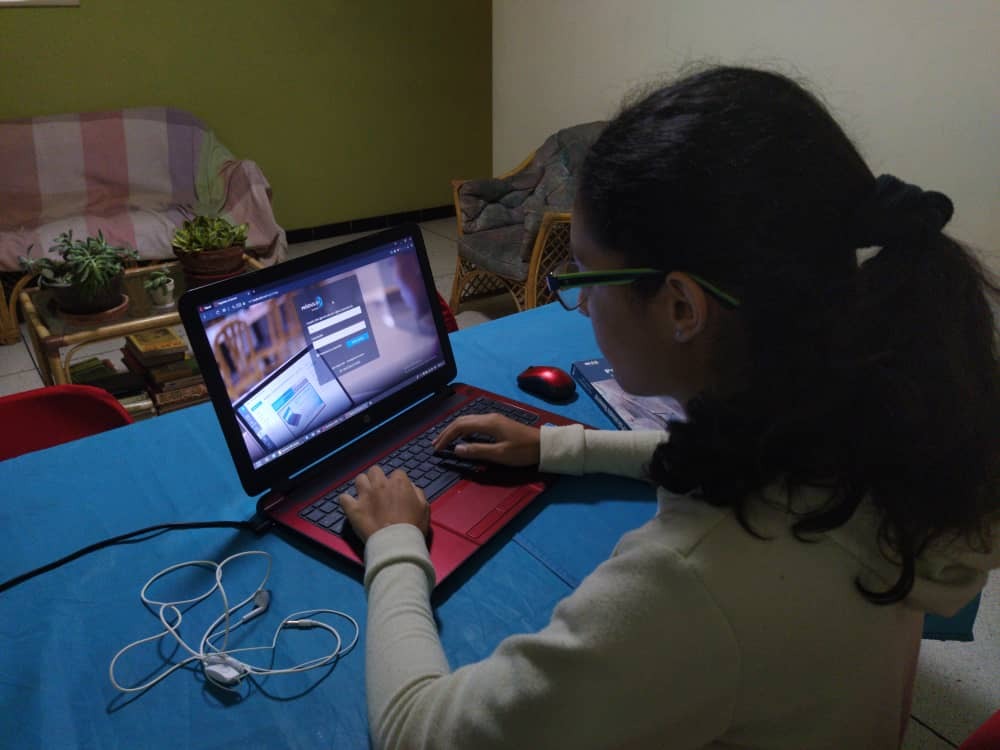Padres denuncian incumplimiento de clases virtuales