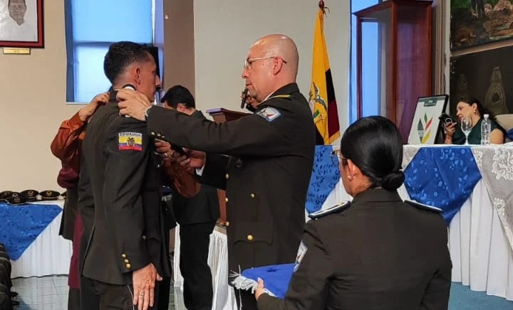18 policías ecuatorianos fueron ascendidos en Morona Santiago