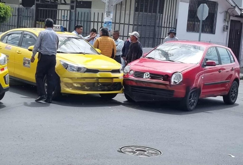 Accidente de tránsito en las calles México y Puruhá