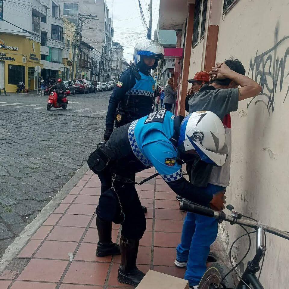 Detienen a ladrones de zapatos en Riobamba