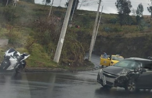 Accidente en la vía República en la curva de la gasolinera