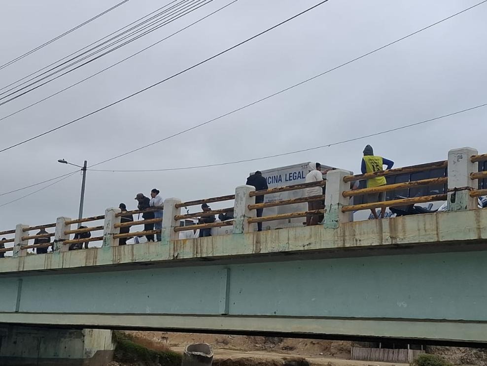 Hombre baleado y colgado de un puente en Salinas