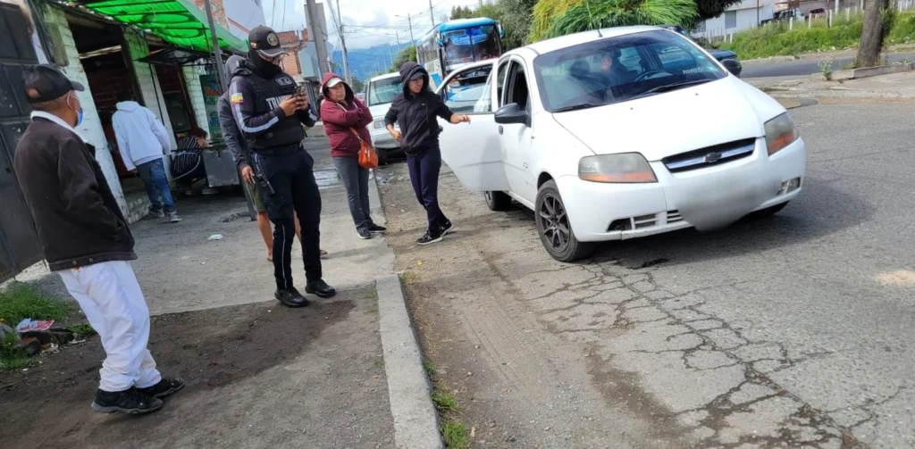 Chofer sancionado por no portar documentos en regla