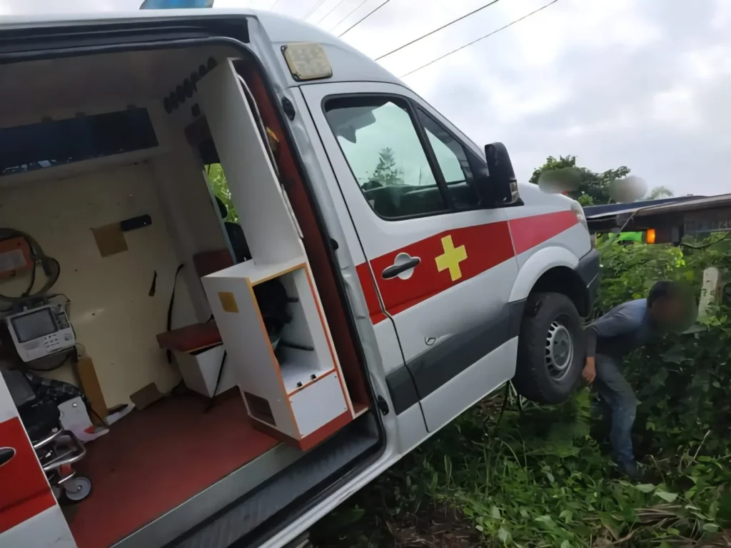2 hombres heridos tras accidente de tránsito en Alausí(FR)