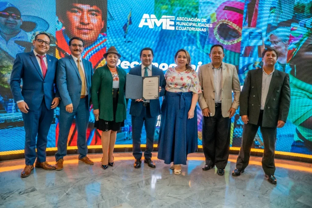 AME reconoce a Latacunga en turismo sostenible y ambiental