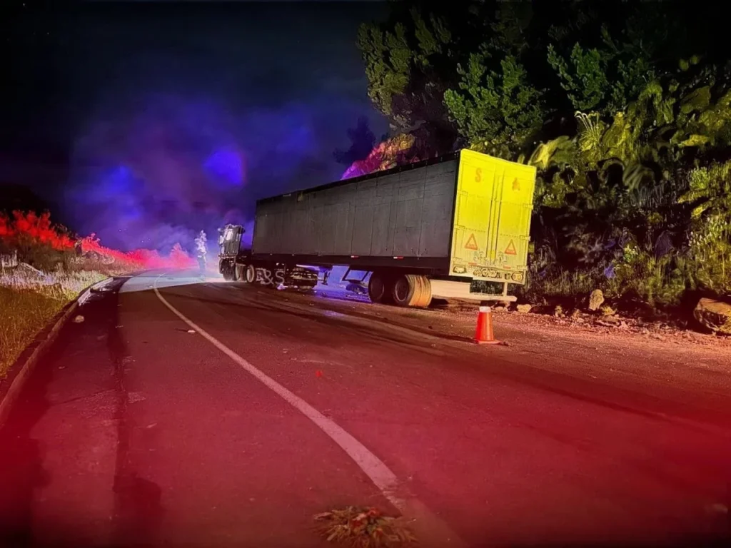 Accidente en Bolívar provoca derrame de combustible peligroso
