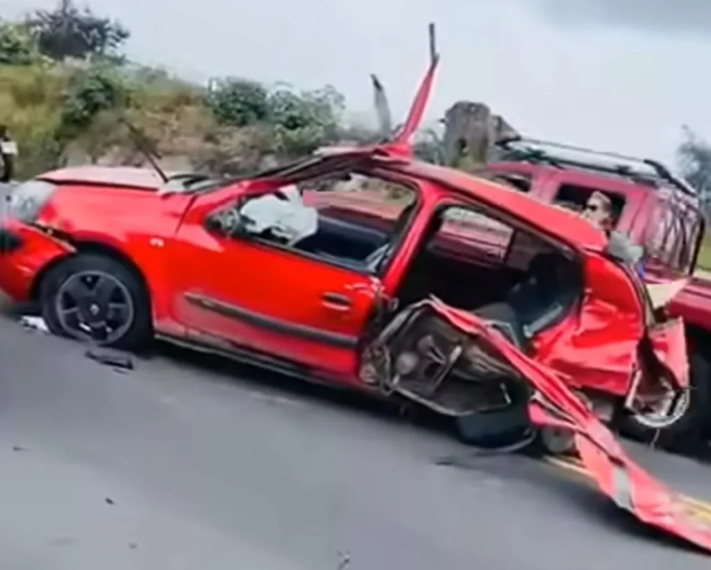 Ambato accidente de tránsito en Cunchibamba deja 3 heridos.