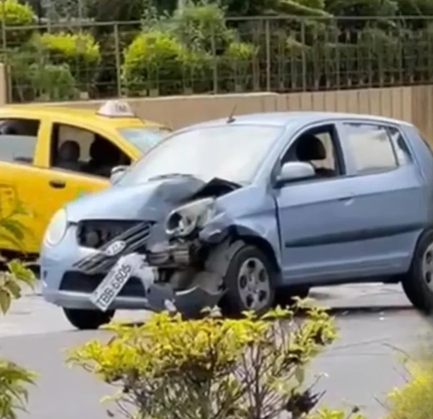 Ambato: accidente de tránsito entre dos carros en Ficoa