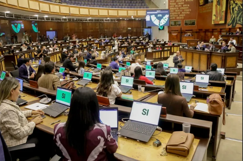 Asamblea reforma ley y reduce representación de minorías