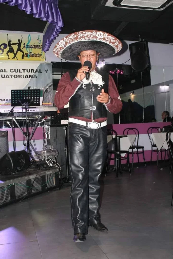 También fue cantante solista de música ranchera