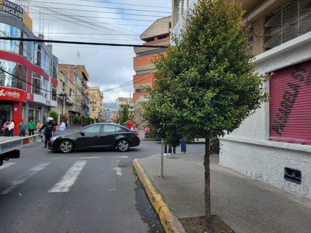 Si la circulación es por el carril derecho, es difícil observar el disco 'Pare'