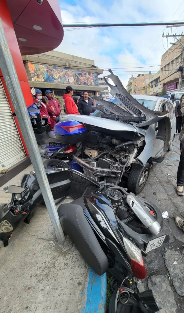 Choque múltiple en Riobamba por imprudencia