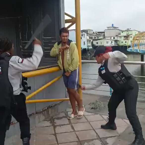 Mujeres golpearon a ladrón por intentar robar cables en Guayaquil