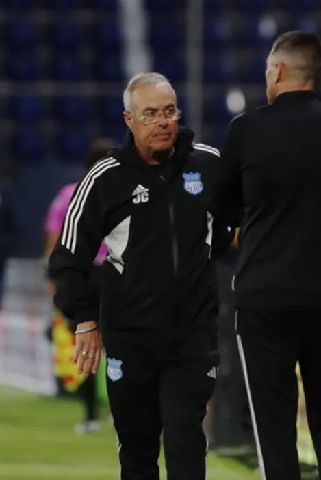 Jorge Célico, técnico de Emelec, fue despedido por WhatsApp