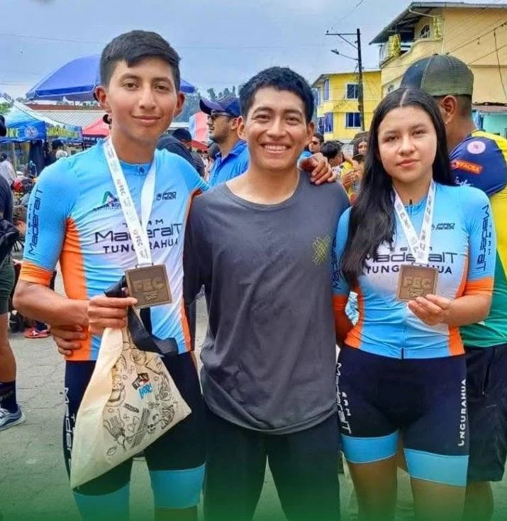 Ciclistas de Tungurahua en el podio nacional.