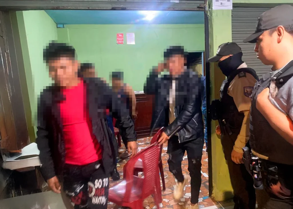 Clausuran restaurante en Palora por expender alcohol
