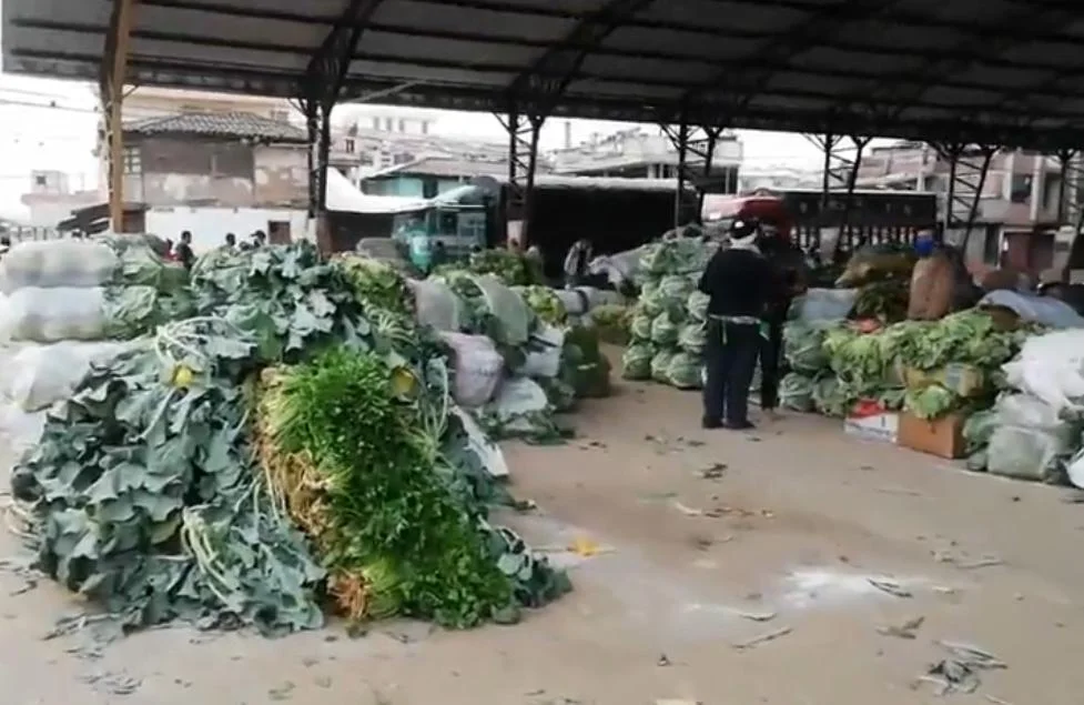 Comerciantes se quedarán en el mercado Santa Clara de Ambato.