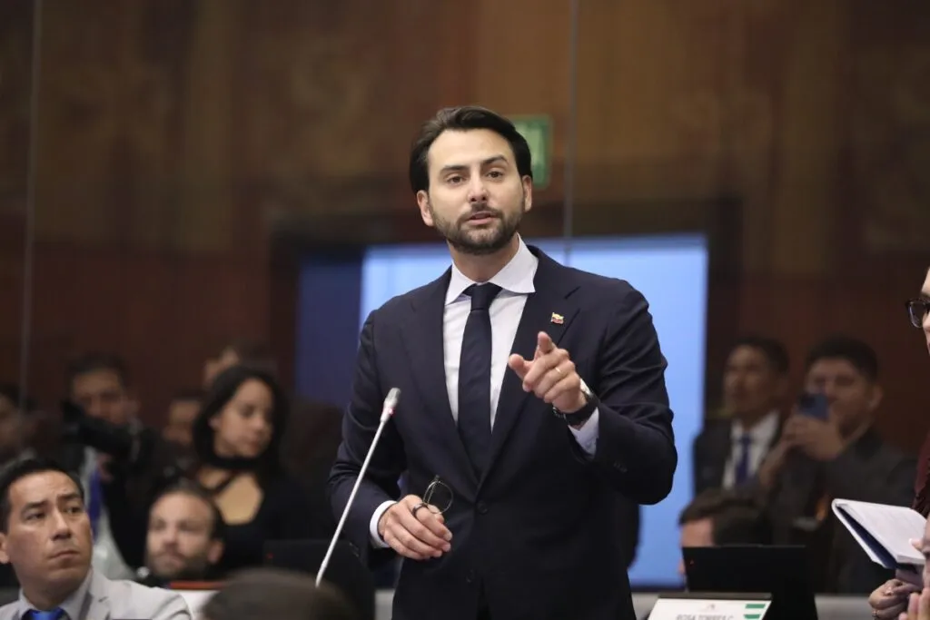 Correísmo quiso sacar a Niels Olsen de la presidencia de Asamblea
