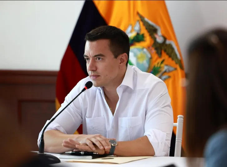 Daniel Noboa prohíbe compra de carros caros con fondos públicos
