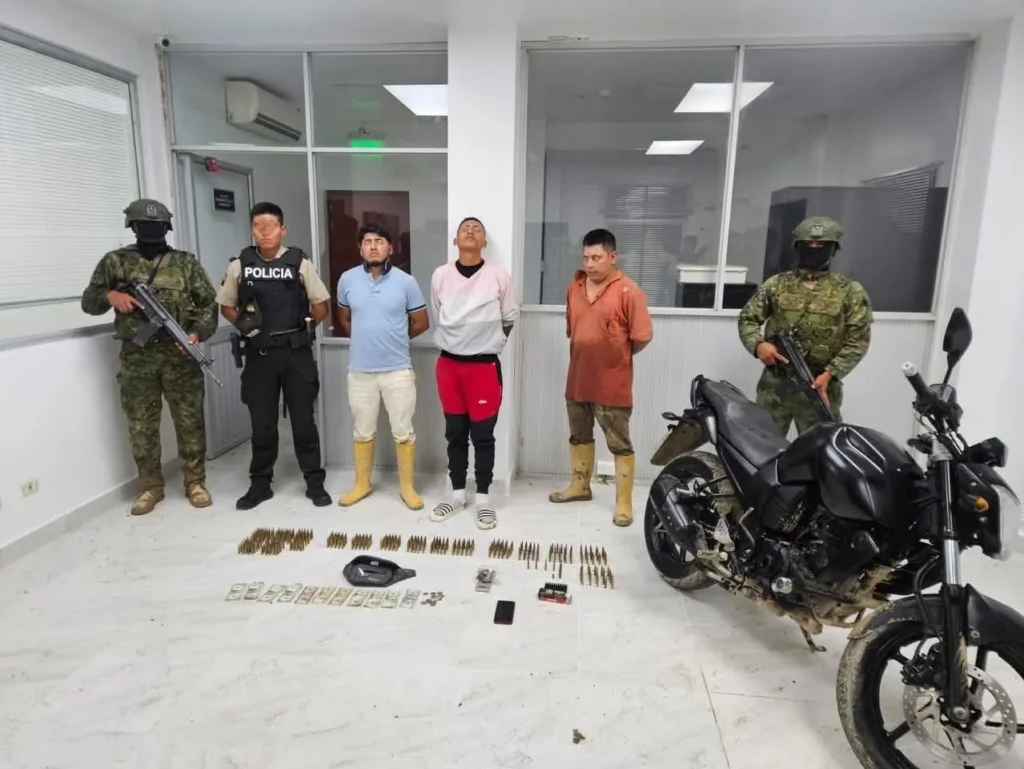 Policía detiene a siete hombres en operativos en Macas