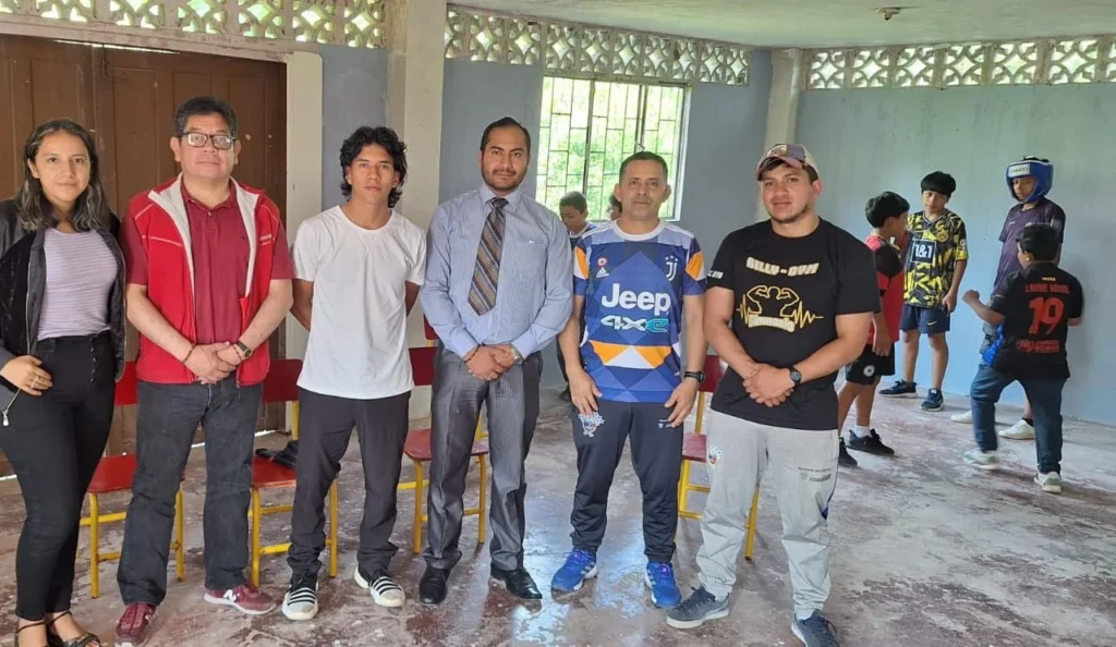 Echeandía abre escuela de boxeo gratuito en Bolívar