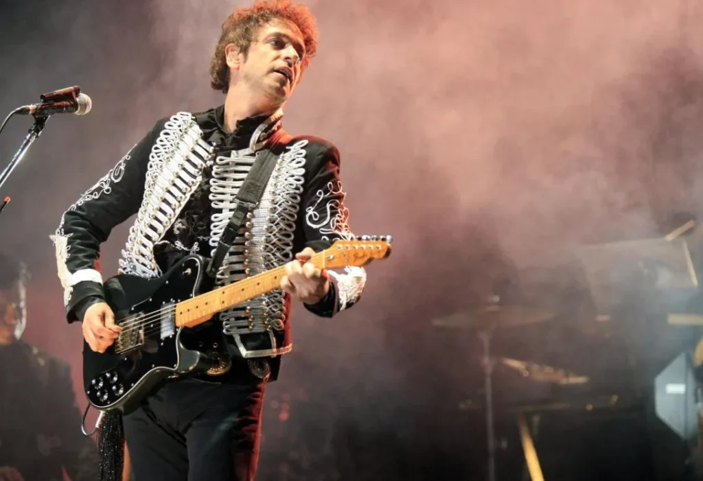 Gustavo Cerati durante uno de sus conciertos.