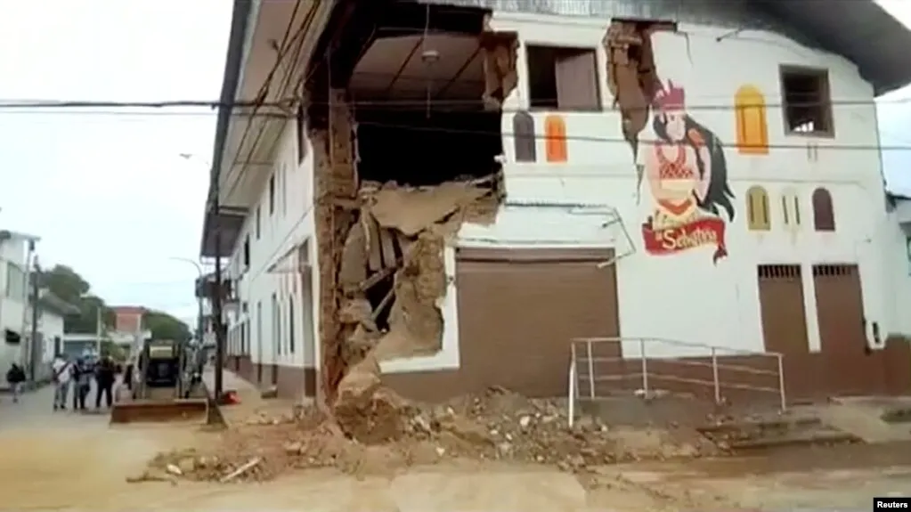 Fuerte sismo sacude Lima durante partido de fútbol