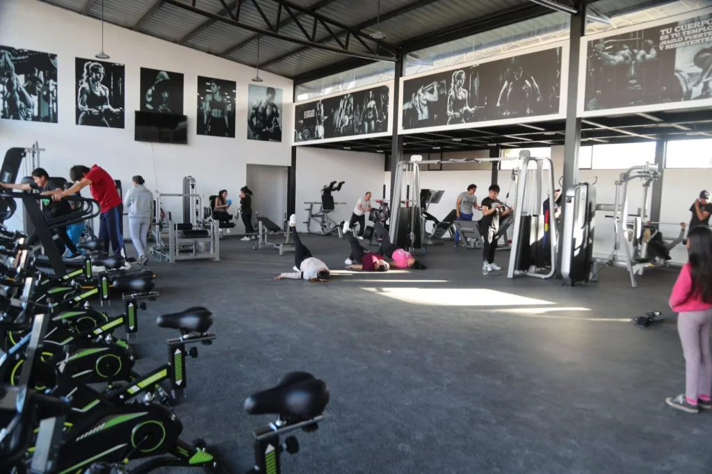 Gimnasio municipal gratuito es inaugurado en Píllaro.