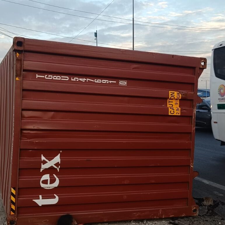 Mujer murió aplastada por un contenedor de basura en Guayaquil