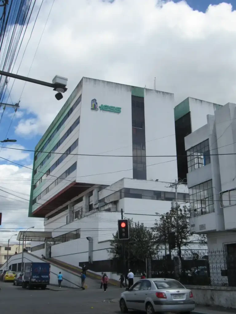Hospital IESS Riobamba con escasez de medicinas