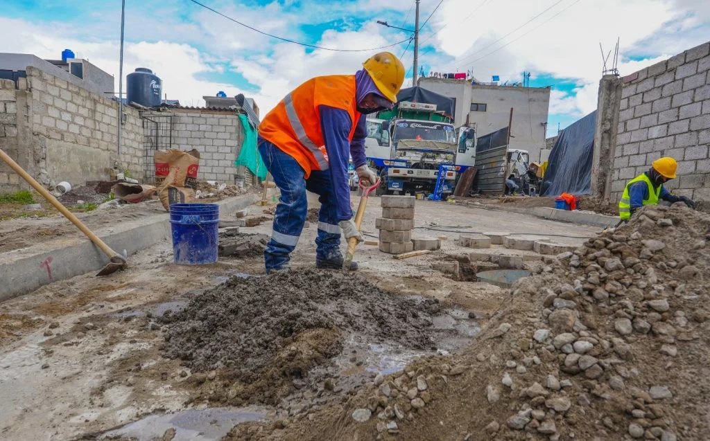 Intervención en varias vías urbanas y rurales de Ambato.