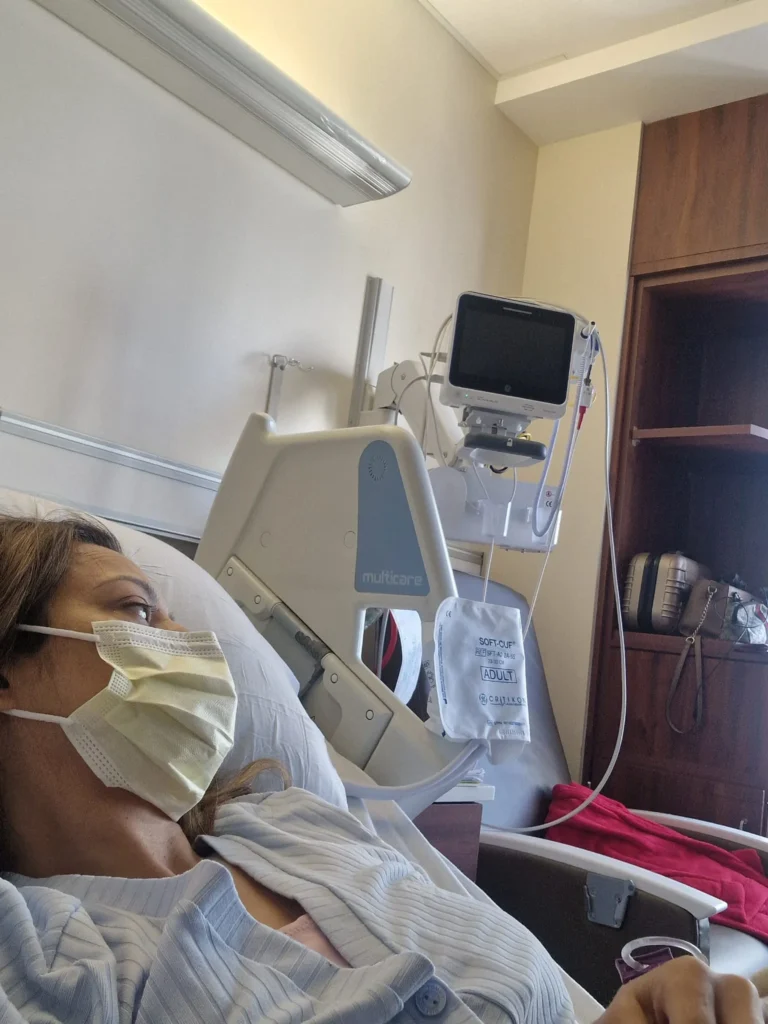 Mujer de Riobamba necesita ayuda por enfermedad crónica