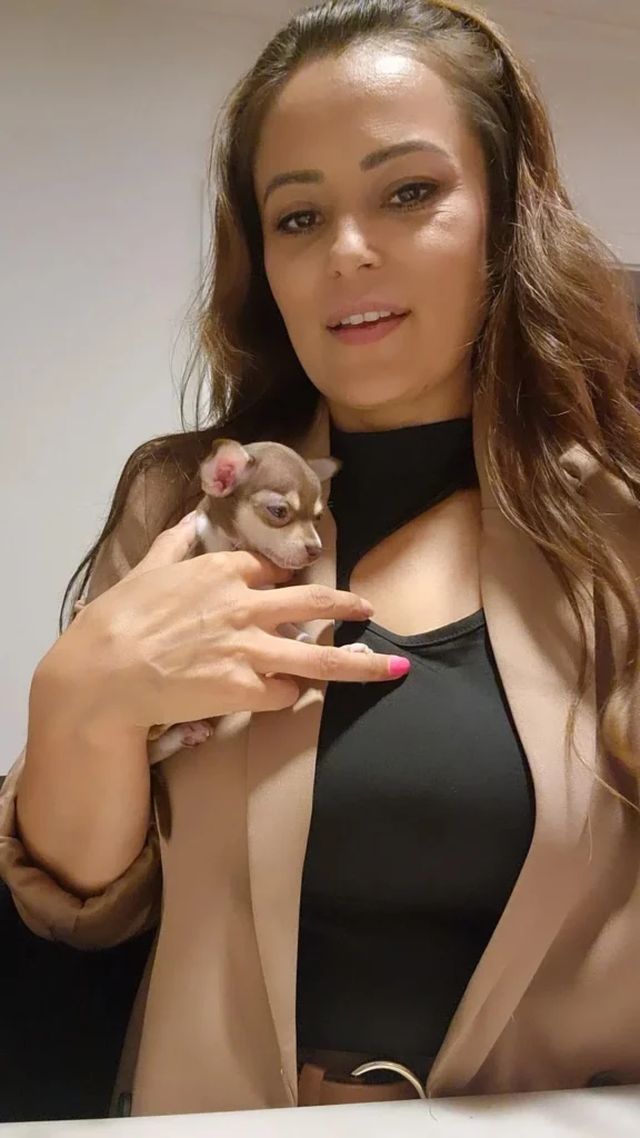 Laura Verónica Velastegui Araujo es una hermosa riobambeña que necesita nuestra ayuda solidaria