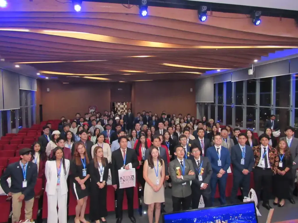 UNACHMUN Riobamba concentró a líderes universitarios