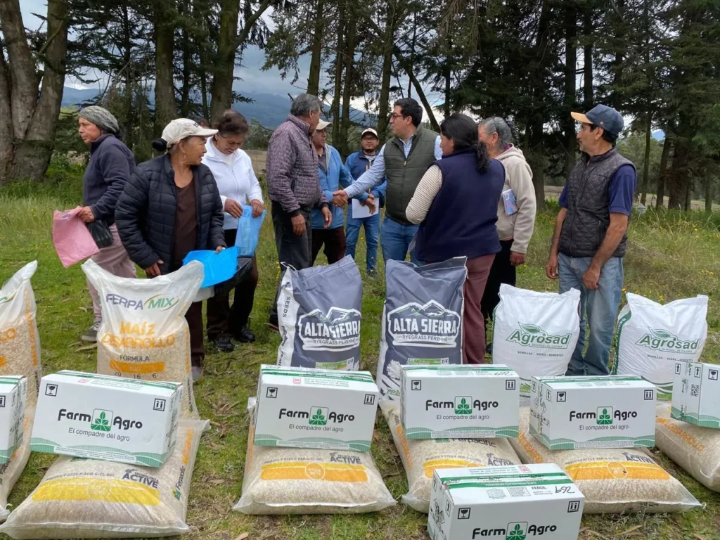 MAG Cotopaxi entregó kits tecnológicos a productores