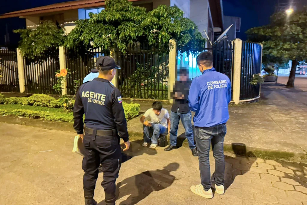 Macas policías retiraron libadores de espacios públicos