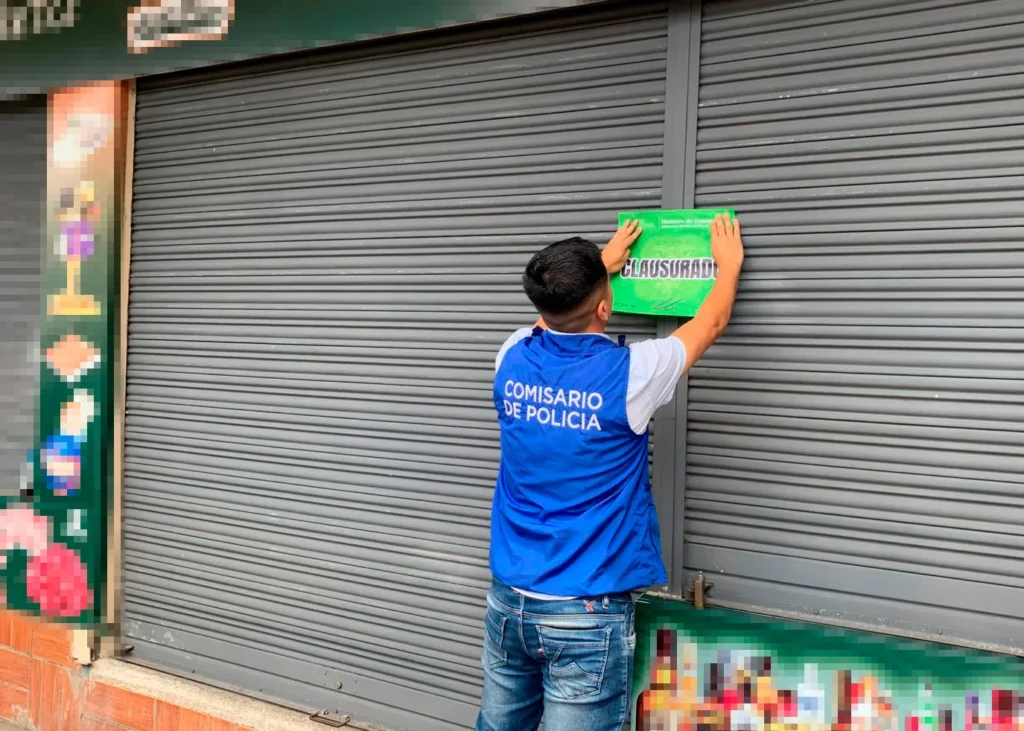 Macas vendían productos caducados y de contrabando en bodega
