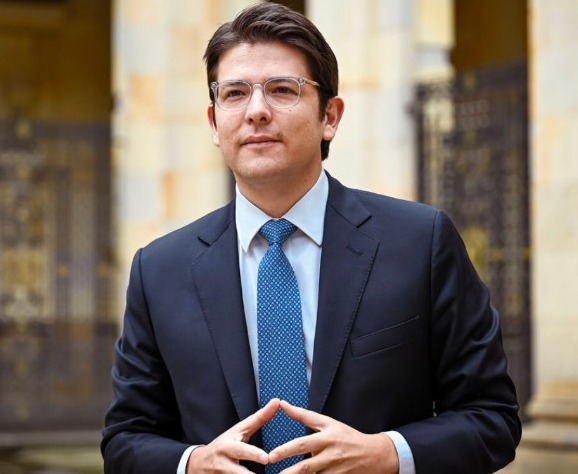 Disparan contra el candidato Miguel Uribe Turbay en Colombia