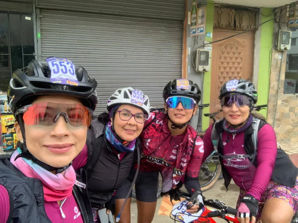 Mujeres macabeas completaron reto en ciclismo de altura