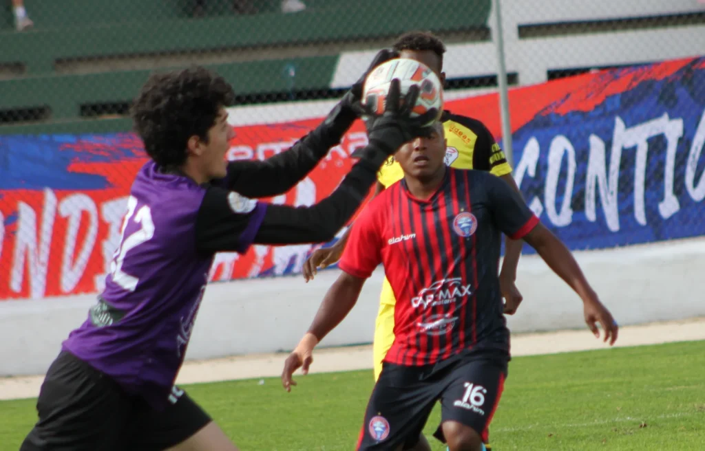 CD Olmedo logra apretado triunfo en su debut frente al Darwin